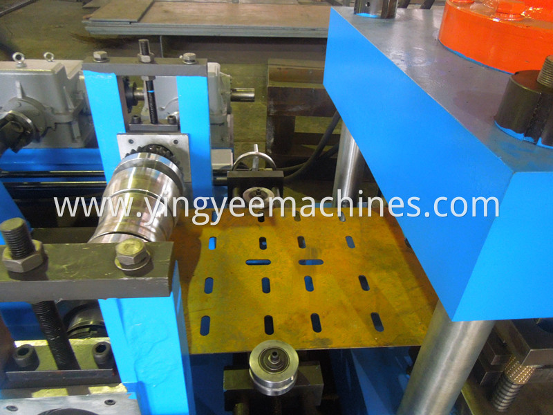 highway guardrail roll forming machine